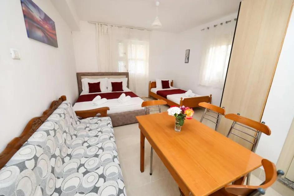 Vila Agolli วญอเรอ ภายนอก รูปภาพ